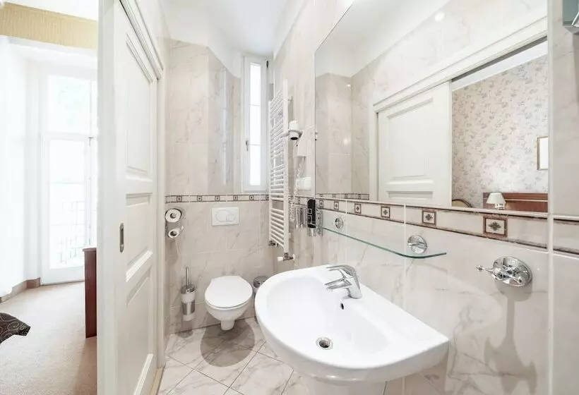 Hotel Raffaello Prague