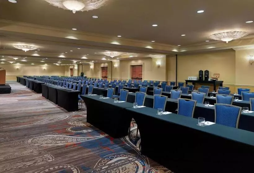 هتل Renaissance New Orleans Arts Warehouse District