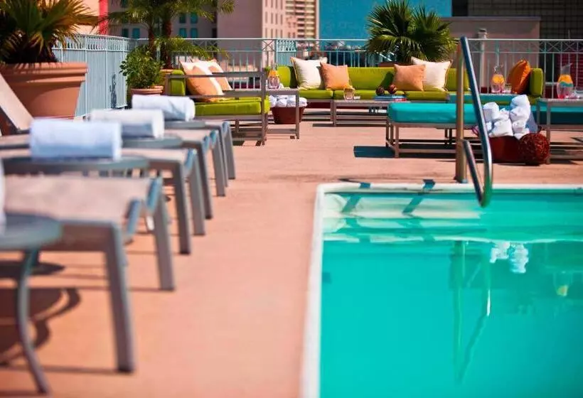 هتل Renaissance New Orleans Arts Warehouse District