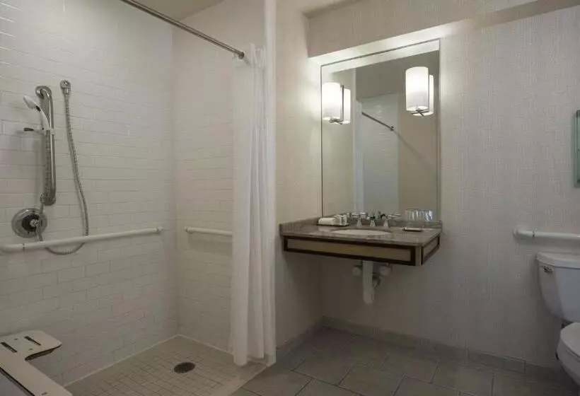 هتل Renaissance New Orleans Arts Warehouse District