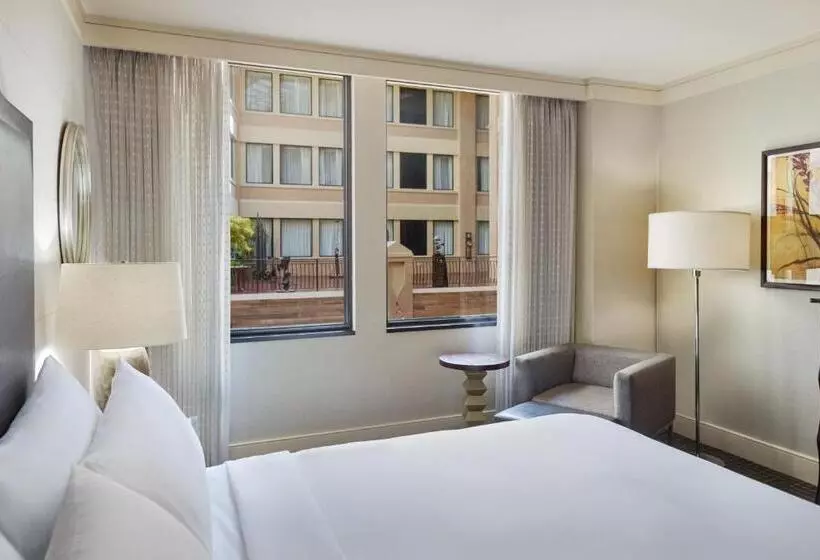 هتل Renaissance New Orleans Arts Warehouse District