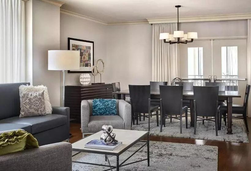 هتل Renaissance New Orleans Arts Warehouse District