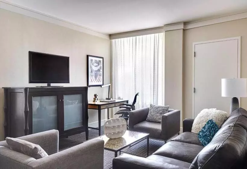 هتل Renaissance New Orleans Arts Warehouse District