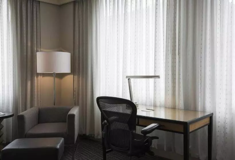 هتل Renaissance New Orleans Arts Warehouse District