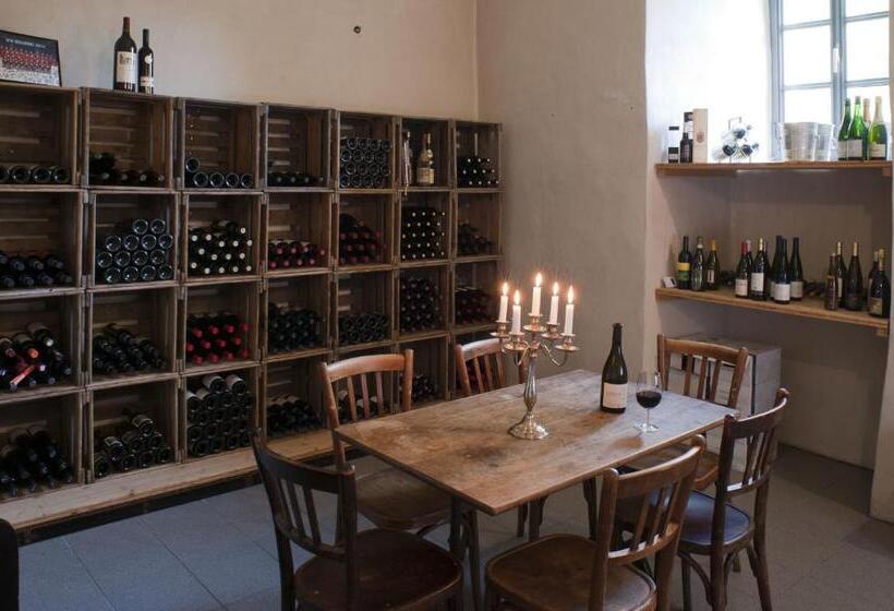 هتل Schloss Münchenwiler