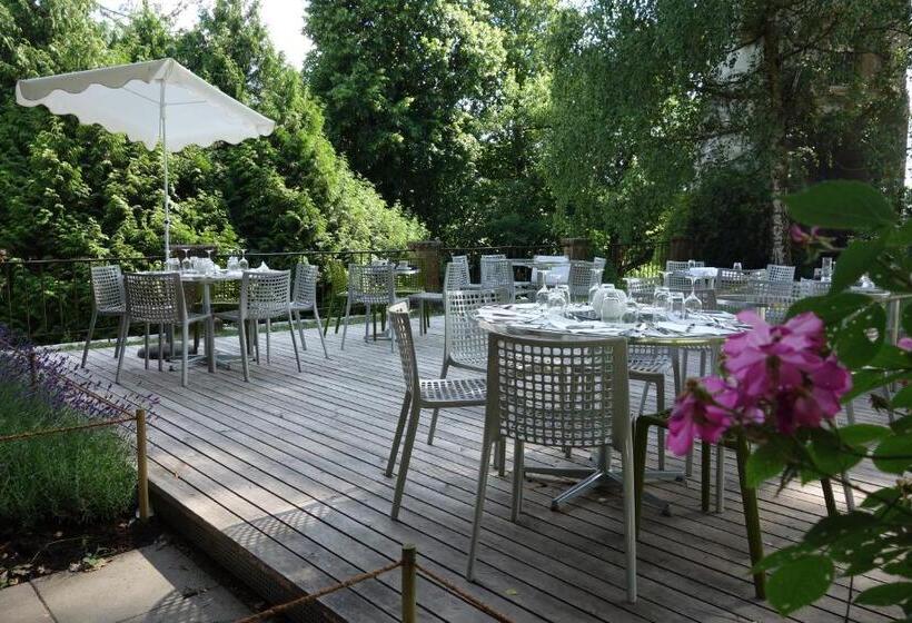 Otel Schloss Münchenwiler