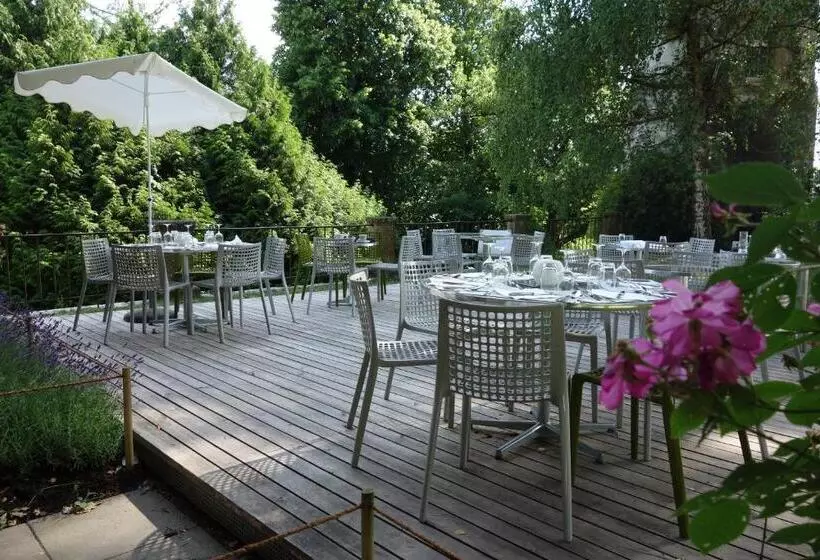 Отель Schloss Münchenwiler