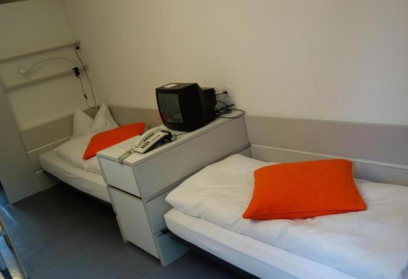 هتل Schloss Münchenwiler