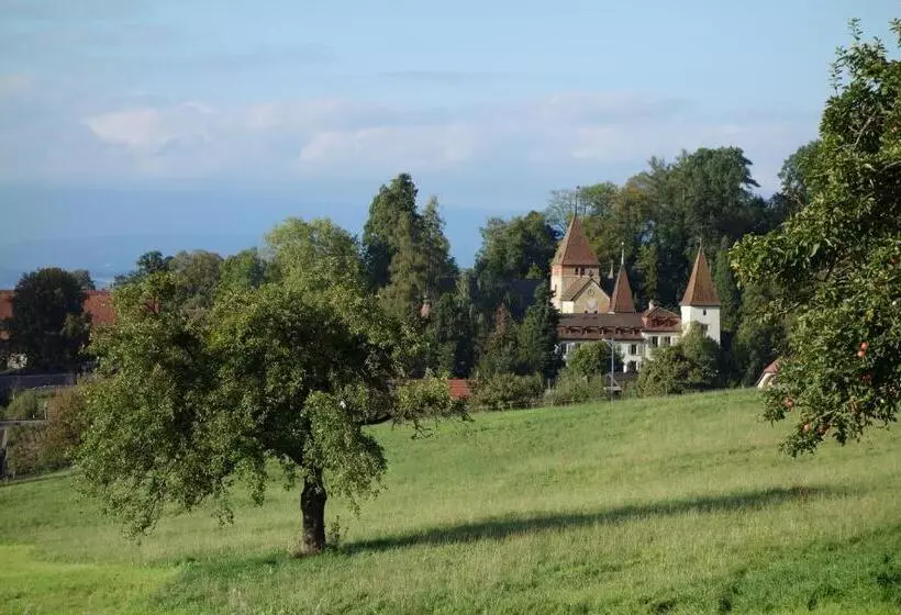 Отель Schloss Münchenwiler
