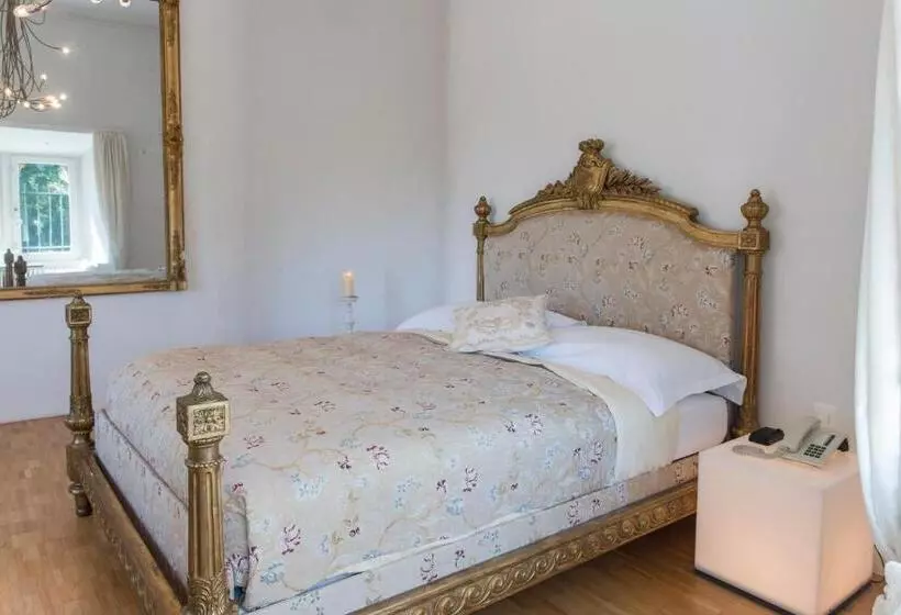 Отель Schloss Münchenwiler