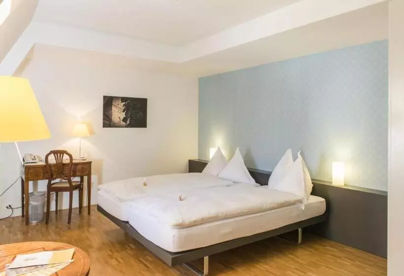 Отель Schloss Münchenwiler