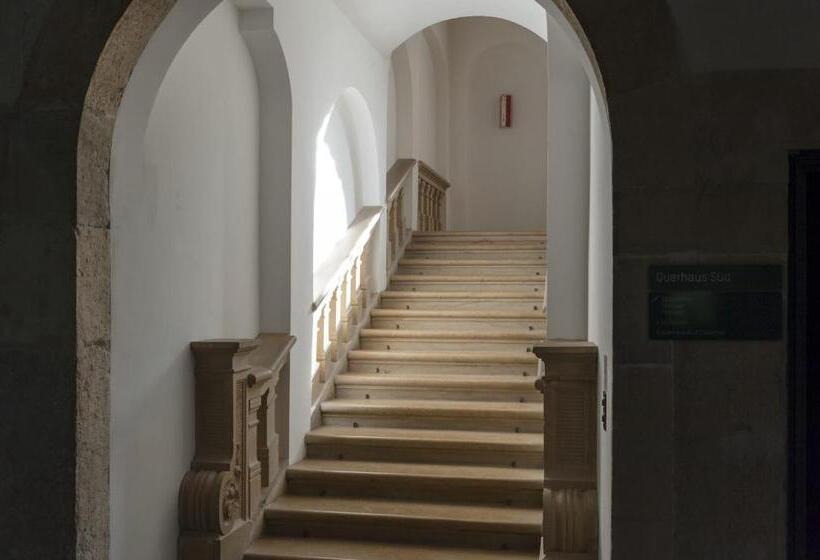 هتل Schloss Münchenwiler