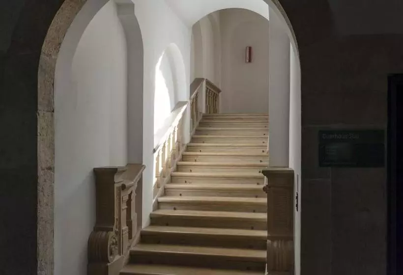 Отель Schloss Münchenwiler