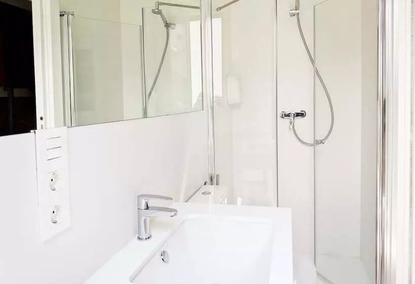 پانسیون Broz Hostel