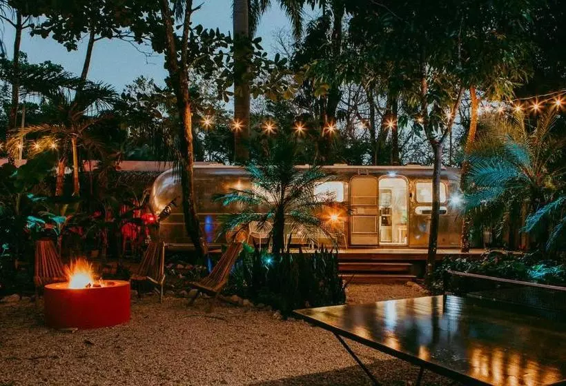 Retkeilymaja Airstream By The Sea