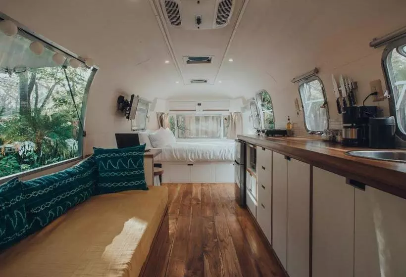 Retkeilymaja Airstream By The Sea