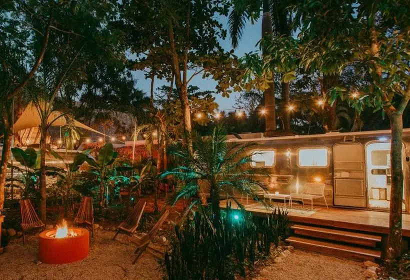 Retkeilymaja Airstream By The Sea