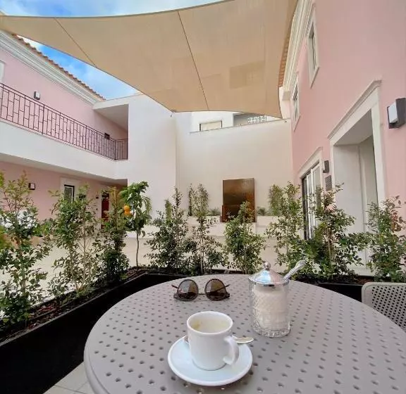 Cardeal Suites & Apartments