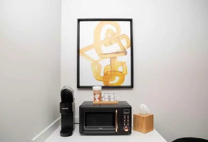 Hotelli 4411 Inn & Suites