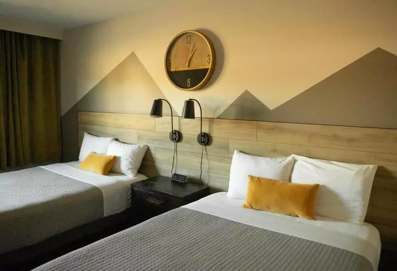 Hotelli 4411 Inn & Suites