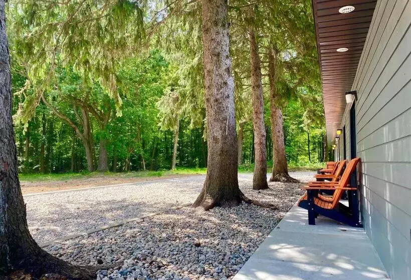 Hotelli 4411 Inn & Suites