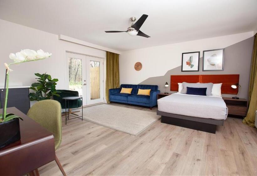 호텔 4411 Inn & Suites