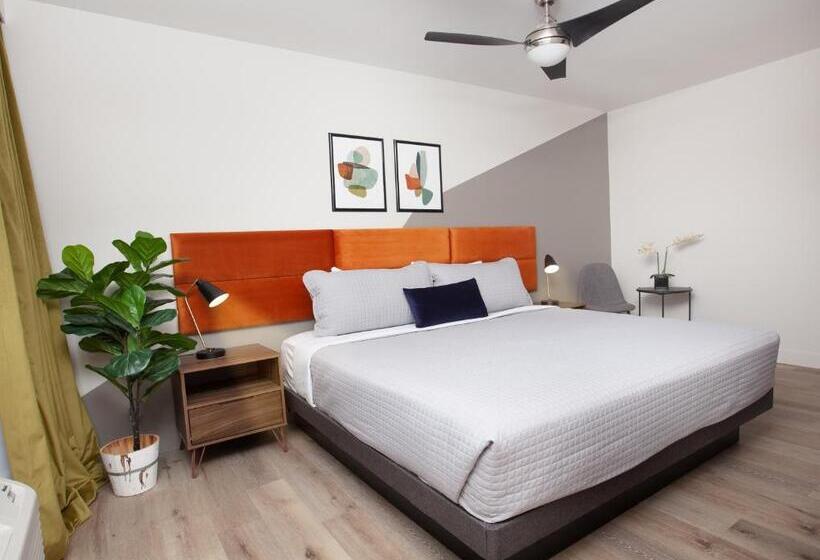 호텔 4411 Inn & Suites