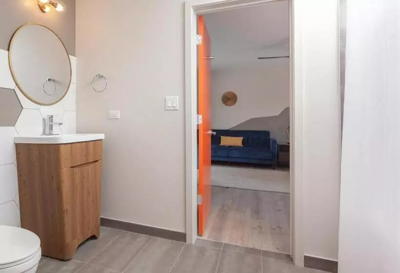 Hotelli 4411 Inn & Suites