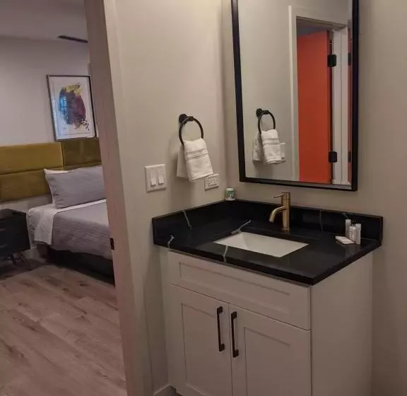 Hotelli 4411 Inn & Suites