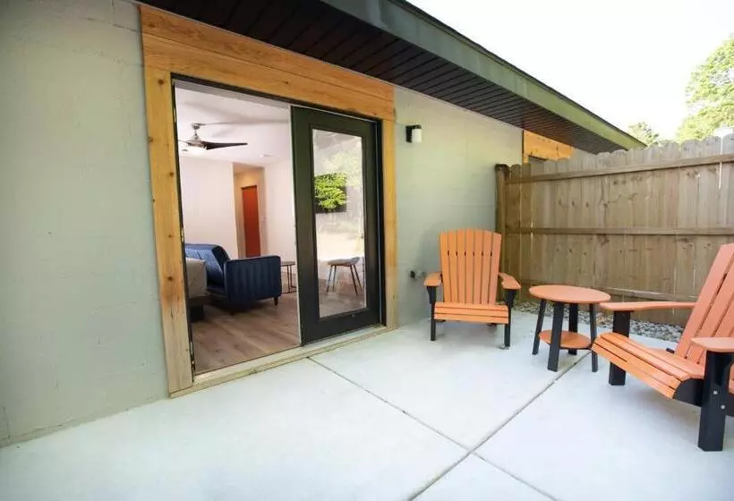 Hotelli 4411 Inn & Suites