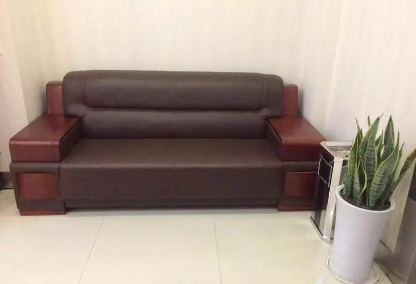 Hotelli 7days Inn Xinyang Railway Station Square Branch