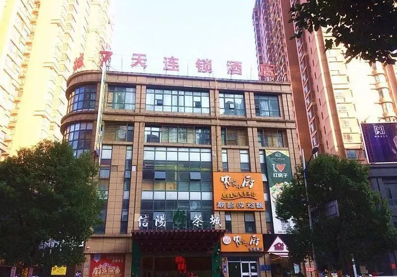 Hotelli 7days Inn Xinyang Railway Station Square Branch