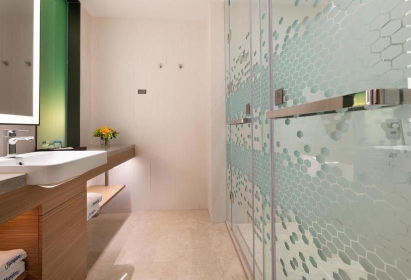 בית מלון כפרי Hampton By Hilton Nanning East Station