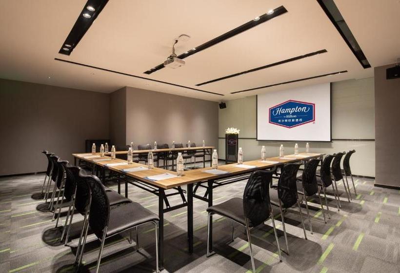 בית מלון כפרי Hampton By Hilton Nanning East Station