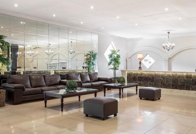 هتل Saint George  & Conference Venue