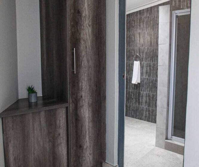 Hotel The Cato Suites