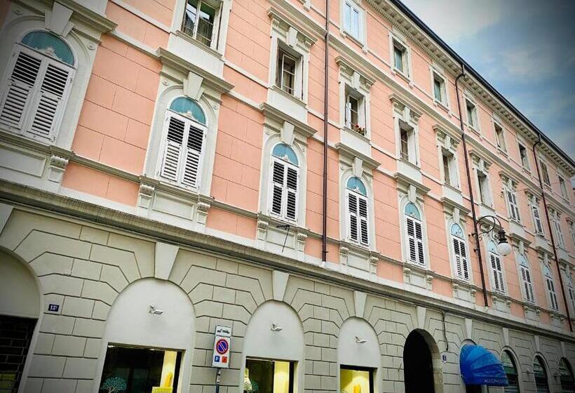 پانسیون Crops City Stay