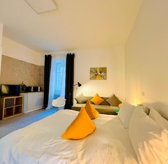 پانسیون Crops City Stay