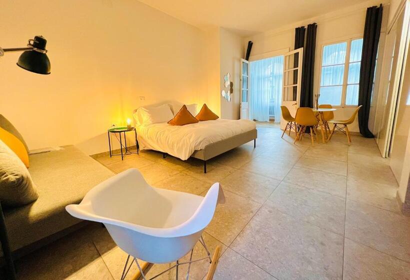 پانسیون Crops City Stay