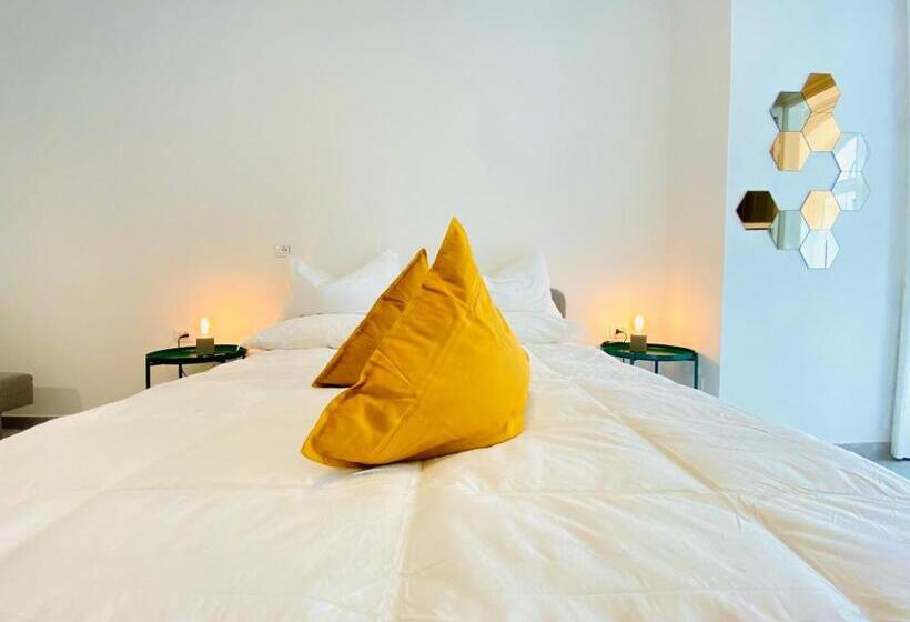 پانسیون Crops City Stay