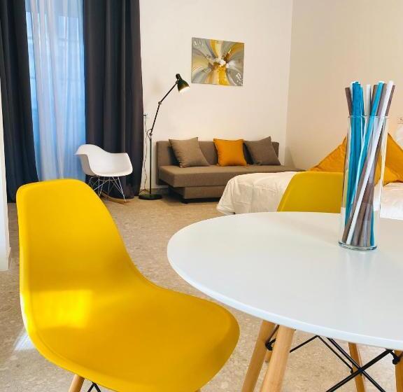 پانسیون Crops City Stay