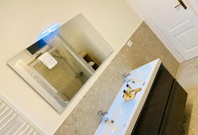 پانسیون Crops City Stay