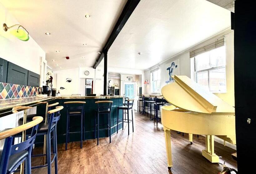 تختخواب و صبحانه Traveller S Choice Ipswich