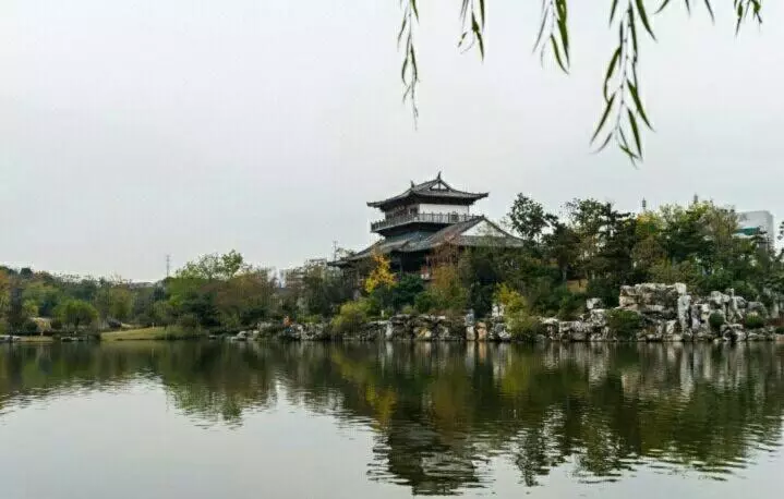 Hotelli 7days Inn Huanggang Normal College