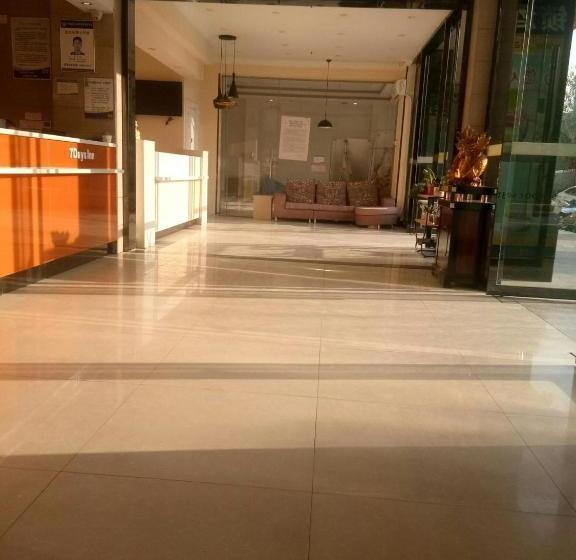 Hotel 7days Inn Huanggang Normal College