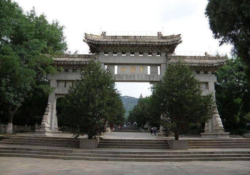 בית מלון כפרי 7days Premium Ji`nan Luokou Clothing City Wuying Hill North Road