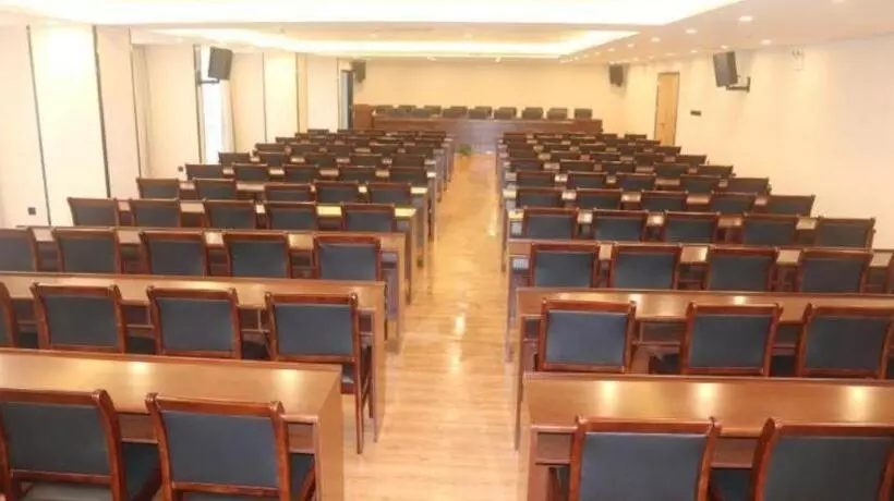 Hotelli Greentree Inn Yichun Mingyueshan Airport