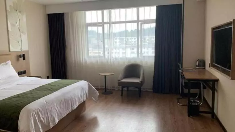 Hotelli Greentree Inn Yichun Mingyueshan Airport