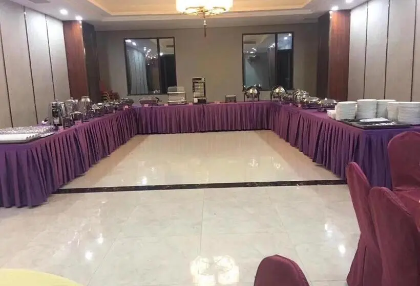 Lavande Hotel Heyuan Dongyuan