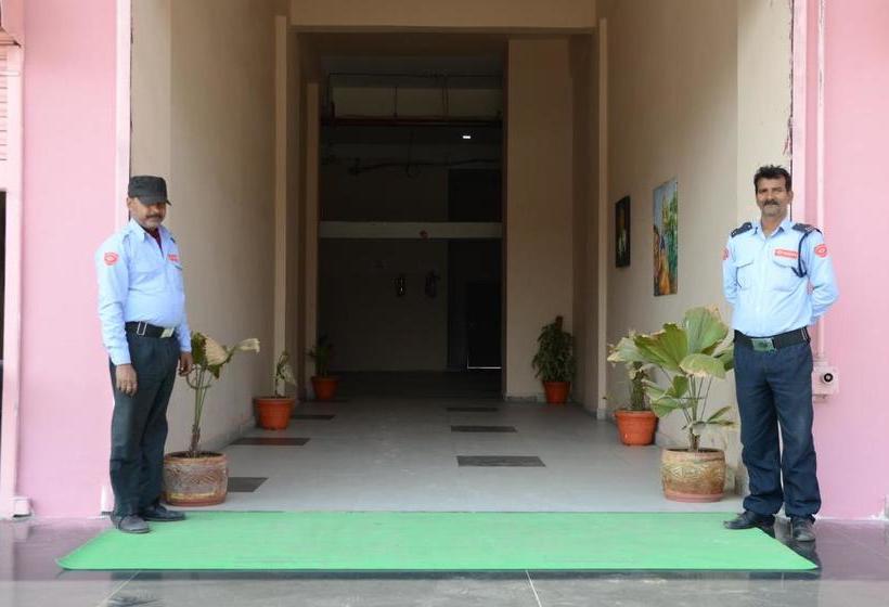 هتل Namastay Welcome Home  Gaya